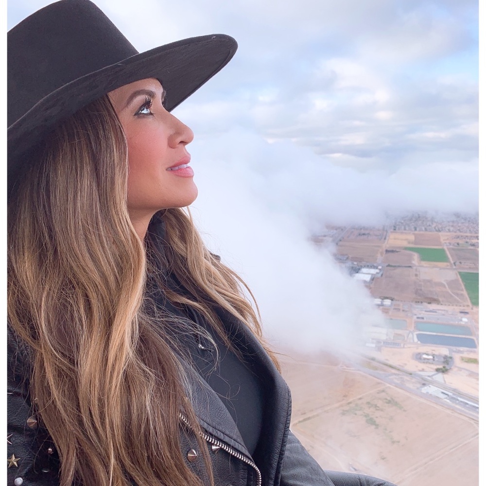 Meet your Posher, Gloria